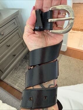 Wilsons Leather Black Leather Belt with Brushed Silver Oval Buckle - unisex